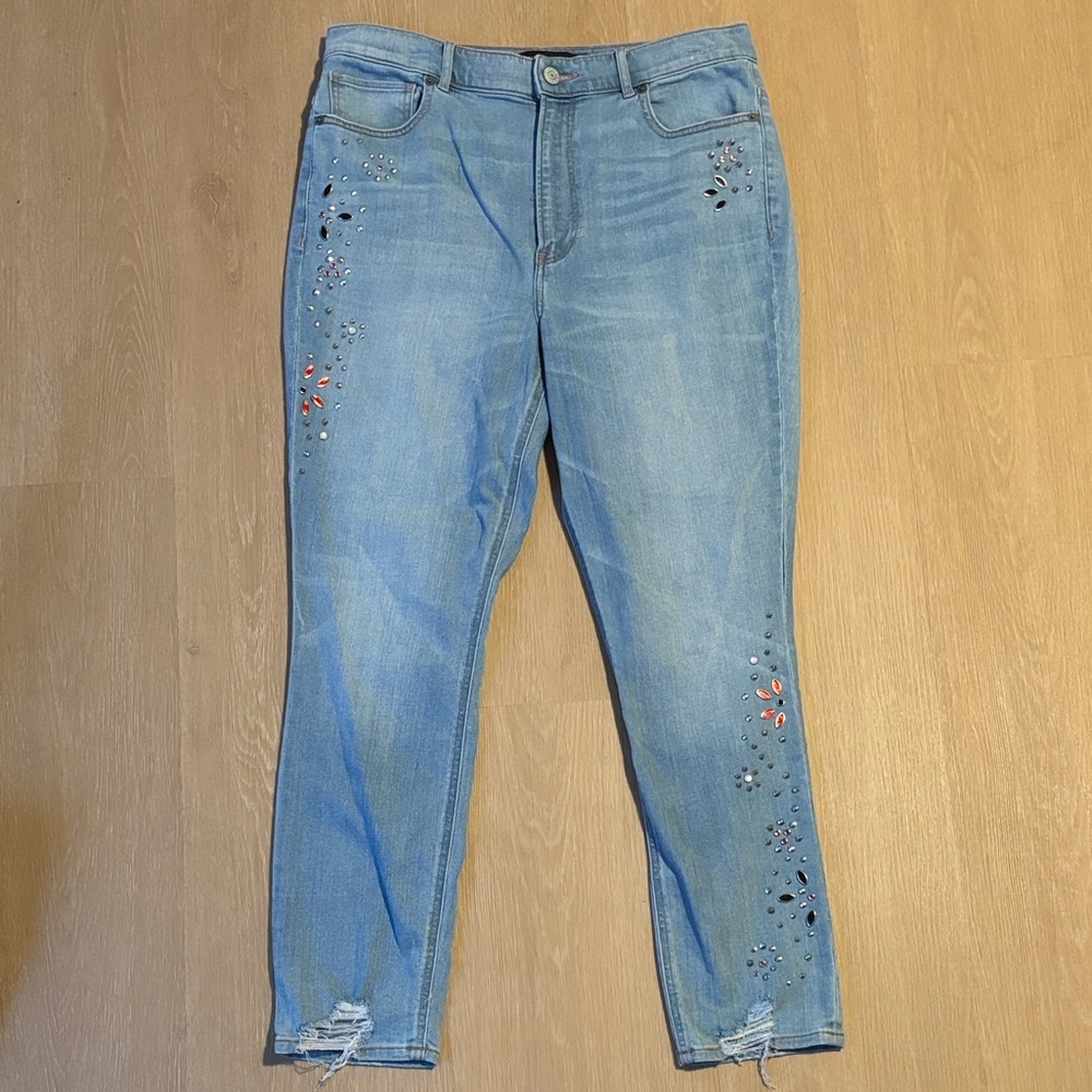 NWOT Express Super High Rise Distressed Ankle Jeans w/ Rhinestones size 12